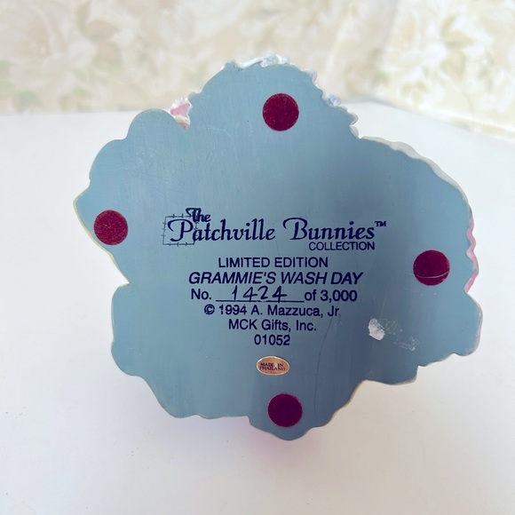 Patchville Bunnies - 1994 - "Grammie's Wash Day" Limited Edition (# 292 / 3,000) - Picture 2 of 2